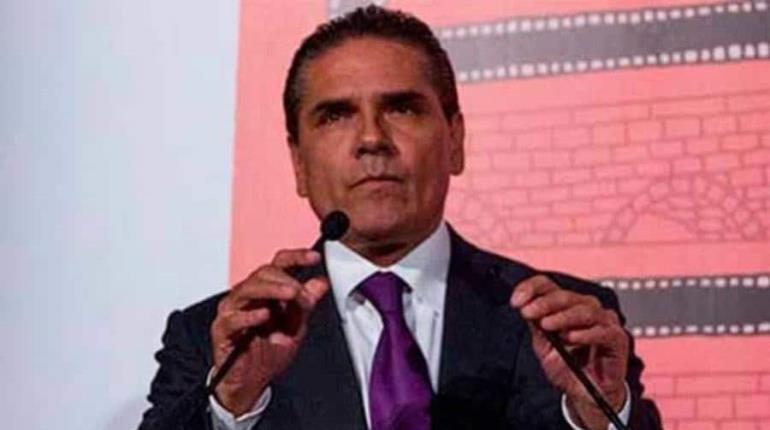 Juez frena orden de captura contra Silvano Aureoles