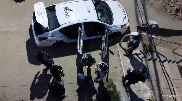Detienen a 2 sujetos en Centro, habían robado un taxi y secuestrado al chofer