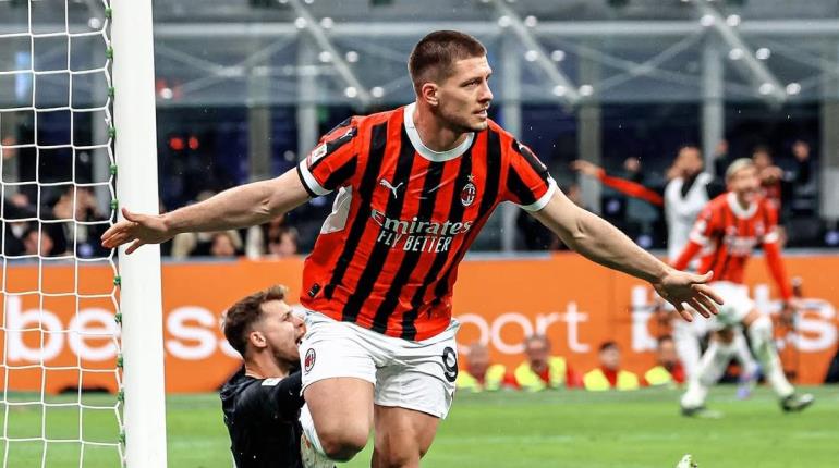 Santi Giménez y Milán avanzan a la Final de Copa tras vencer a Inter de Milán