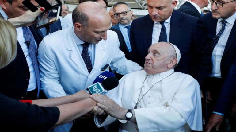 "Intenté llamarlo, pero no respondió": Médico del Papa Francisco revela cómo fueron sus últimos momentos