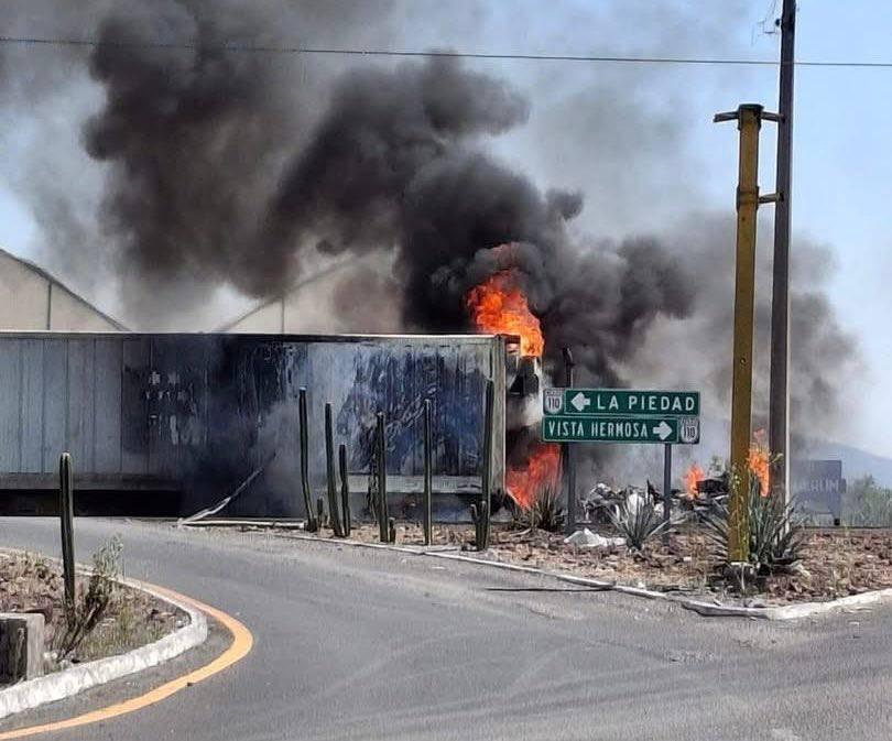 Fiscalía de Michoacán contradice a Sheinbaum y aclara que sí hubo detenidos por bloqueos Fiscalía de Michoacán contradice a Sheinbaum y aclara que sí hubo detenidos por bloqueos