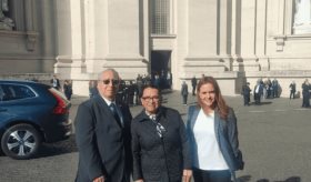 Titular de Segob llega al Vaticano; externa condolencias a nombre de México
