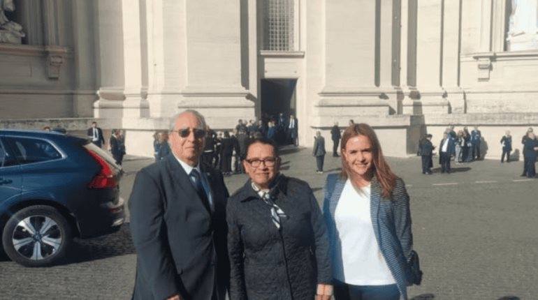 Titular de Segob llega al Vaticano; externa condolencias a nombre de México