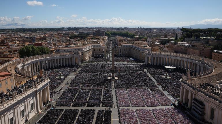 Dan último adiós al Papa Francisco entre aplausos y lágrimas