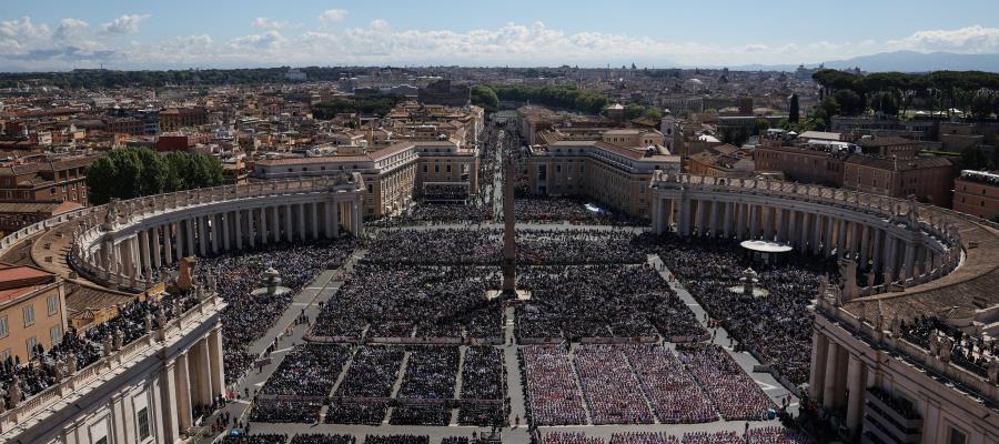 Dan último adiós al Papa Francisco entre aplausos y lágrimas Dan último adiós al Papa Francisco entre aplausos y lágrimas