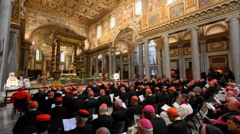 Cardenales definirían hoy fecha para el Cónclave