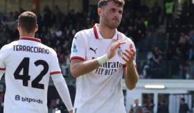 Anota Santi Giménez gol y rompe su sequía en victoria del Milán