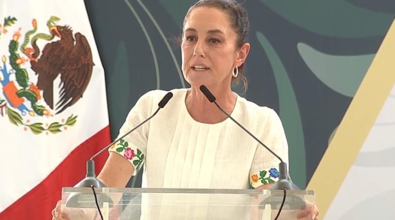 "Ahora los atiendo": Sheinbaum a joven que irrumpió evento en Campeche