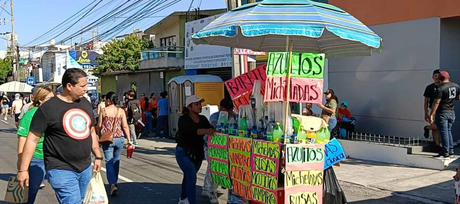 Con el pretexto de los Carros Alegóricos, se desborda el consumo alcohol en la avenida Méndez Con el pretexto de los Carros Alegóricos, se desborda el consumo alcohol en la avenida Méndez