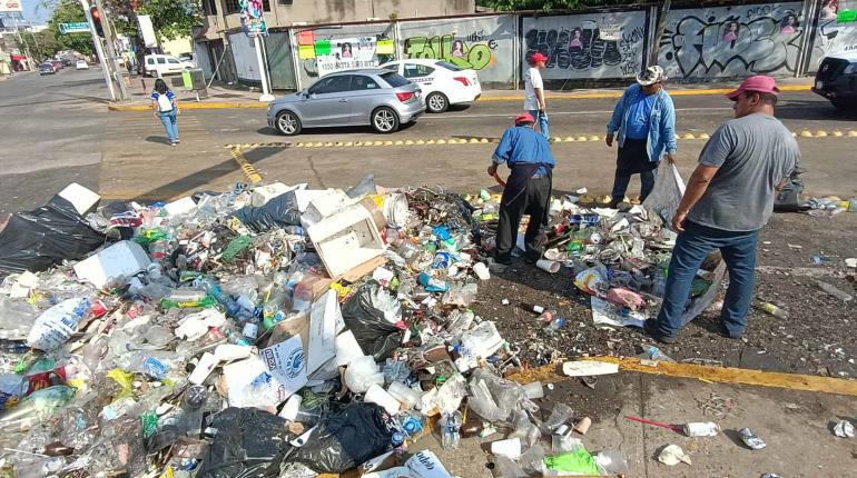 46 toneladas de basura recolecta Centro tras desfile de Carros Alegóricos