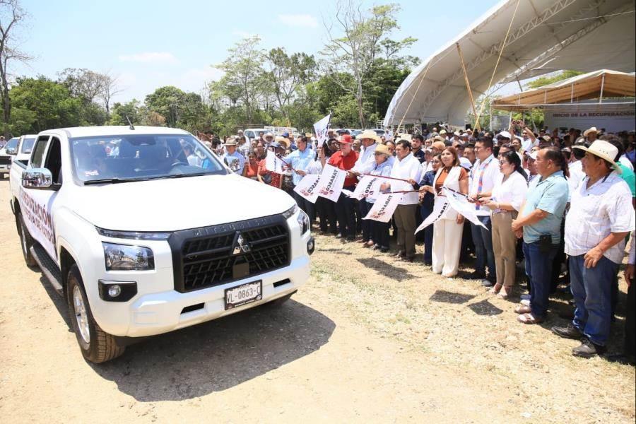 Dan banderazo en Tabasco a Barrido Sanitario de un millón 700 mil cabezas de ganado Dan banderazo en Tabasco a Barrido Sanitario de un millón 700 mil cabezas de ganado