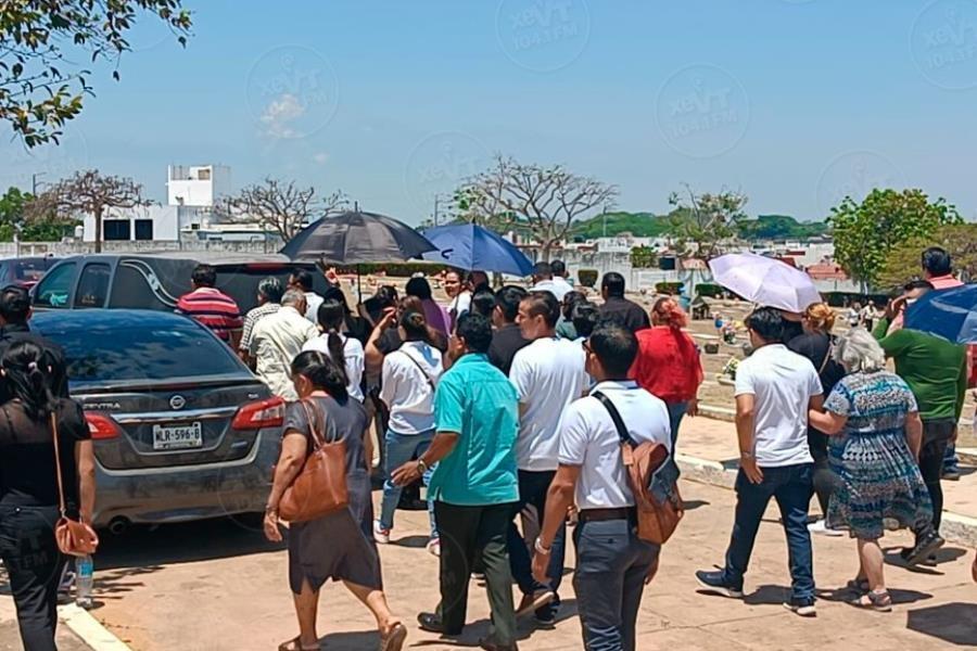 Tuvimos al mejor padre que Dios nos pudo dar: Hijas de Antonio Solís en su último adiós Tuvimos al mejor padre que Dios nos pudo dar: Hijas de Antonio Solís en su último adiós