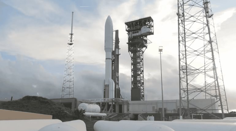 Amazon realiza lanzamiento de sus primeros satélites, con los que busca competir con Starlink