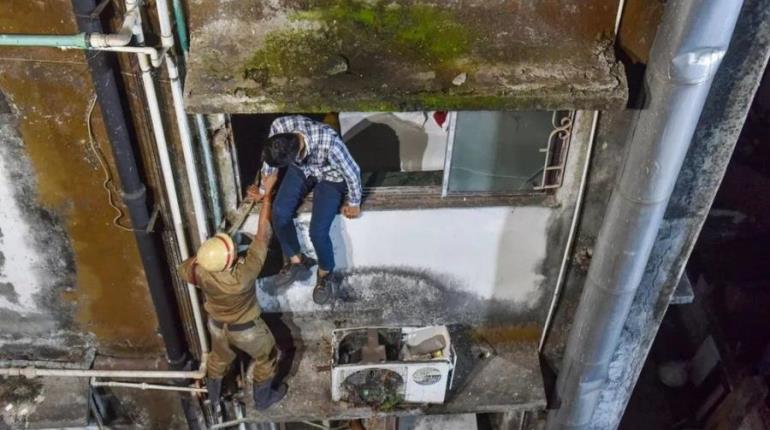 Mueren 14 personas en incendio de hotel en la India
