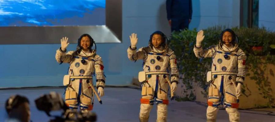 Regresan a tierra astronautas chinos que estuvieron seis meses en el espacio Regresan a tierra astronautas chinos que estuvieron seis meses en el espacio