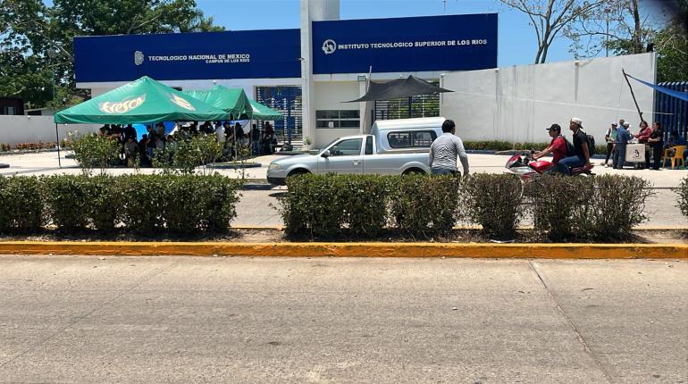 Tec de Los Ríos cumple un mes cerrado; mantienen exigencia de destituir al director