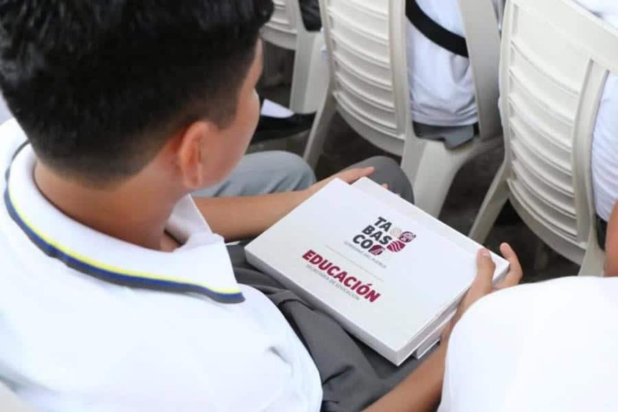 Exhiben Secundaria de Ocuiltzapotlán por cobro de copias por entrega de tabletas Exhiben Secundaria de Ocuiltzapotlán por cobro de copias por entrega de tabletas