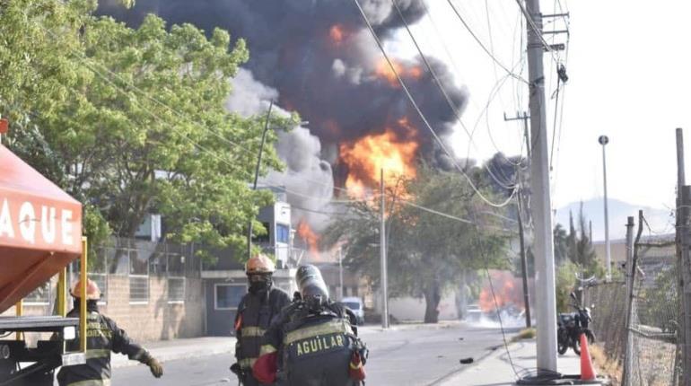 Registran incendio en una fábrica de aerosoles y químicos en Jalisco