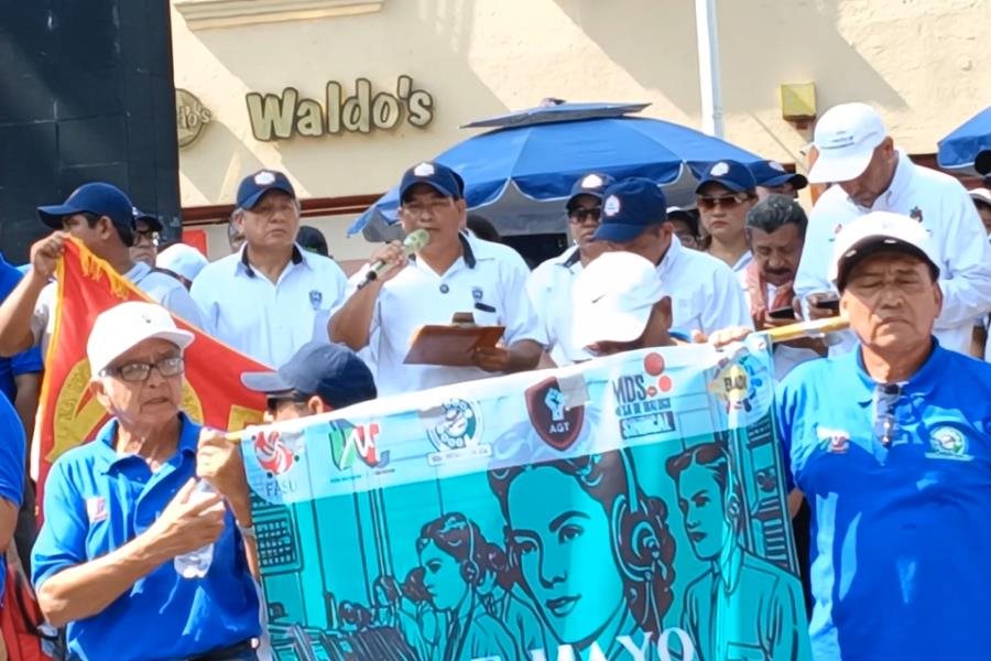 Exige STAIUJAT mejoras salariales y respeto al contrato colectivo, durante marcha del Día del Trabajo Exige STAIUJAT mejoras salariales y respeto al contrato colectivo, durante marcha del Día del Trabajo