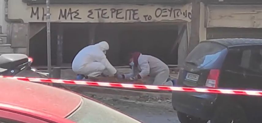 Mujer muere tras explotarle una bomba en la mano en Grecia
