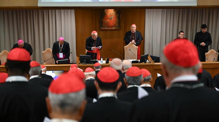Cardenales se reunirán 2 veces el lunes antes del cónclave