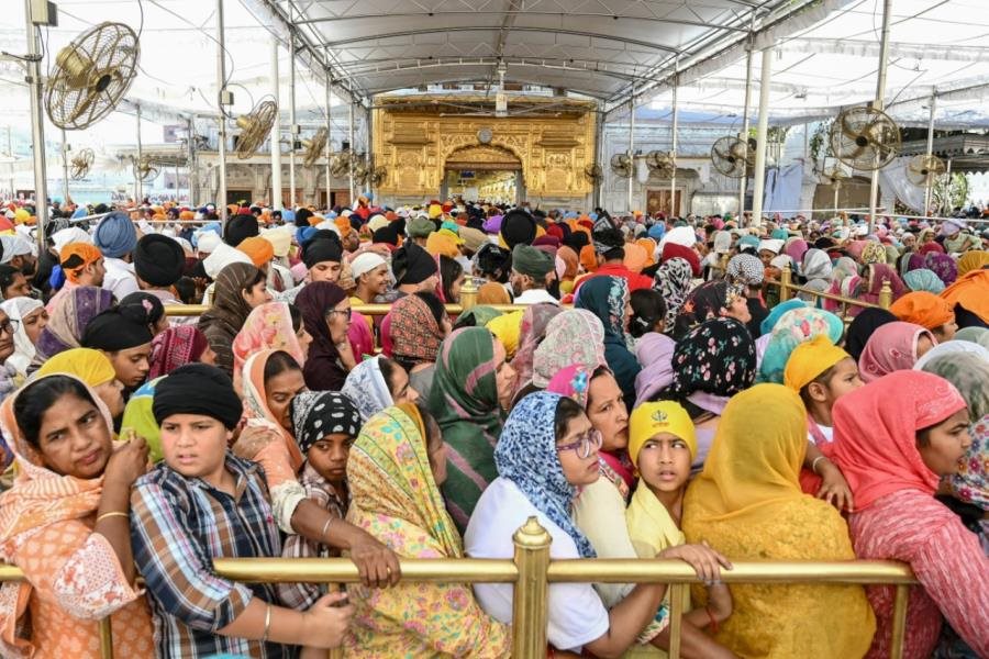 Seis muertos y 50 heridos deja estampida en templo de India Seis muertos y 50 heridos deja estampida en templo de India