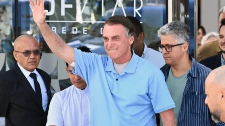 Dan de alta a Bolsonaro luego de 3 semanas hospitalizado