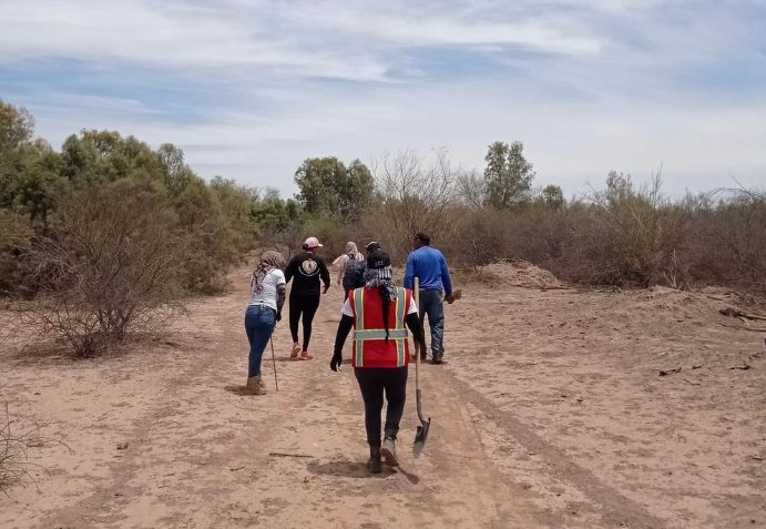 Colectivo halla restos de 6 cuerpos en fosa clandestina de Sonora