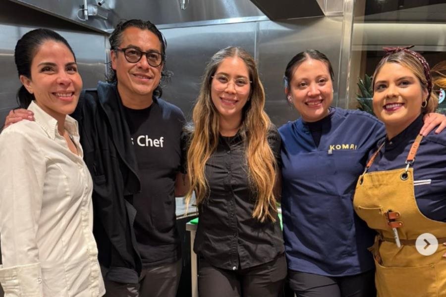 Participa Gaby Ruiz en primer aniversario del restaurante Paseo en Disneyland del chef Carlos Gaytán Participa Gaby Ruiz en primer aniversario del restaurante Paseo en Disneyland del chef Carlos Gaytán
