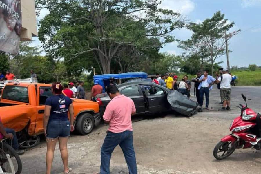 Cuatro heridos deja accidente en Comalcalco