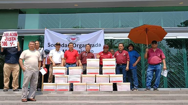 Marcha Coalición por Tabasco para pedir al Congreso realice las modificaciones a Ley ISSET