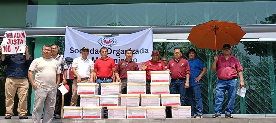 Marcha Coalición por Tabasco para pedir al Congreso realice las modificaciones a Ley ISSET Marcha Coalición por Tabasco para pedir al Congreso realice las modificaciones a Ley ISSET
