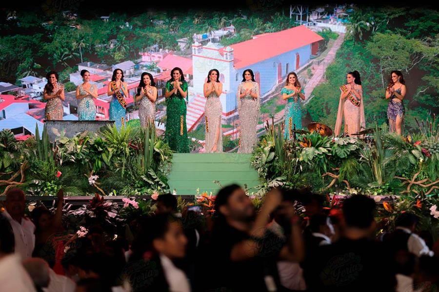Los vestidos de la elección de Teté Rosado Los vestidos de la elección de Teté Rosado