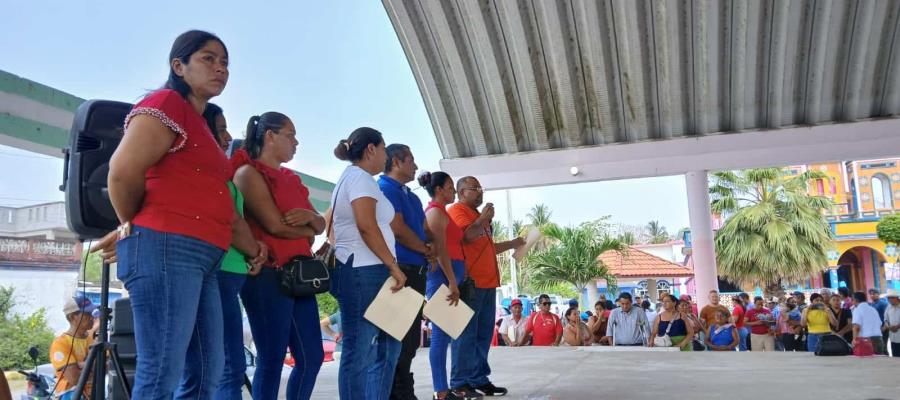 Habitantes de Mecoacán, Jalpa de Méndez acuerdan expulsar a pseudo líderes sindicales Habitantes de Mecoacán, Jalpa de Méndez acuerdan expulsar a pseudo líderes sindicales