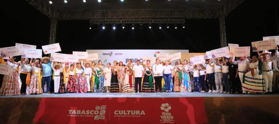 Reconocen a joven escritor huimanguillense y a un decano artesano jalapaneco, durante la Feria Tabasco Reconocen a joven escritor huimanguillense y a un decano artesano jalapaneco, durante la Feria Tabasco