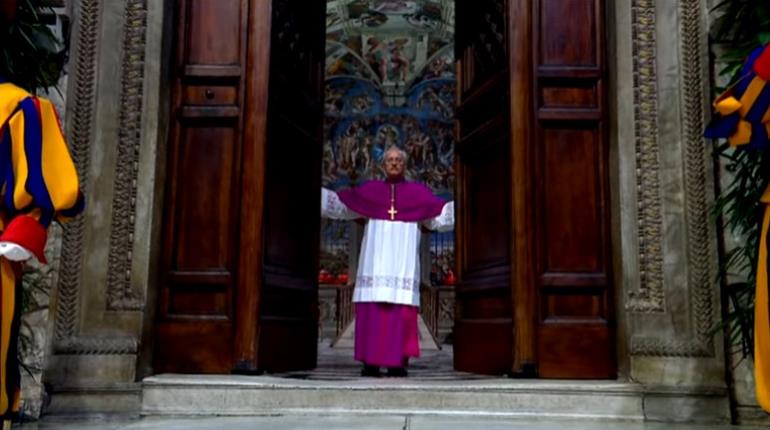 Cierran las puertas de la Capilla Sixtina e inicia la votación del cónclave