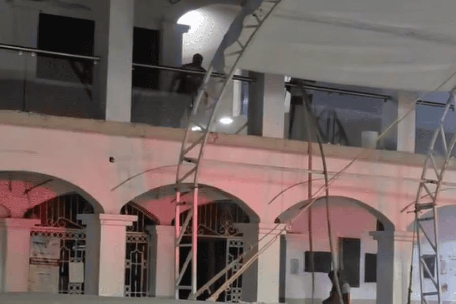 Suspenden actividades tras conato de incendio en el Palacio Municipal de Huimanguillo Suspenden actividades tras conato de incendio en el Palacio Municipal de Huimanguillo