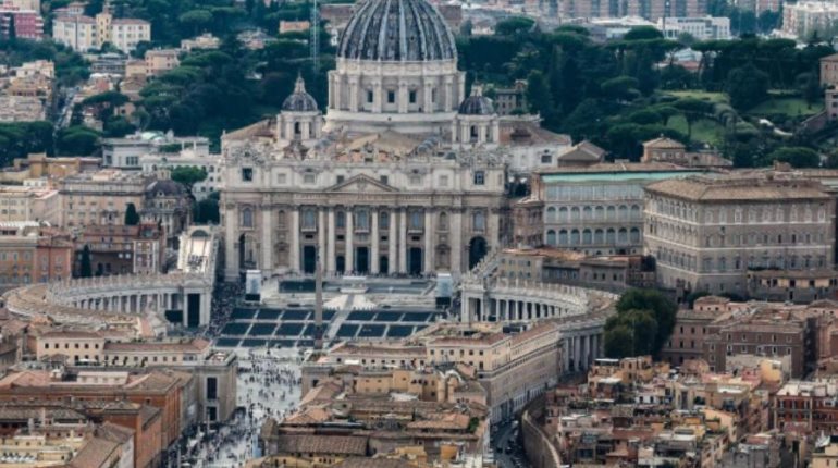 Comparte El Vaticano canales, plataformas y horarios oficiales para seguimiento del cónclave
