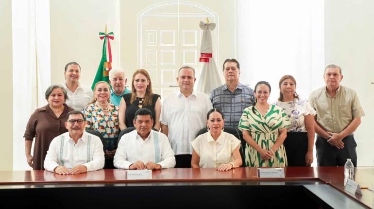 Toman protesta a Juan Molina como presidente del Consejo Directivo del IAP