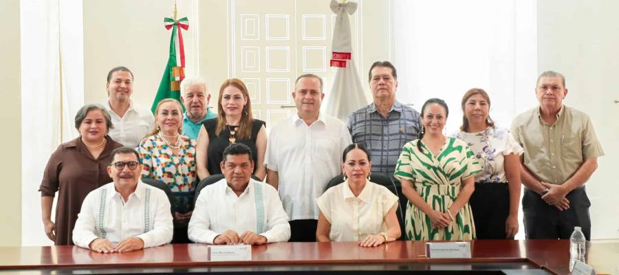 Toman protesta a Juan Molina como presidente del Consejo Directivo del IAP Toman protesta a Juan Molina como presidente del Consejo Directivo del IAP