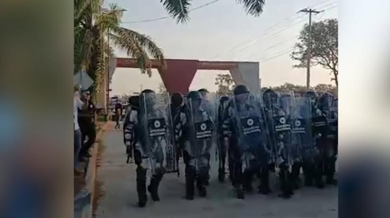 Antimotines de la SSPC y GN liberan la entrada a Balancán y Tec de Los Ríos