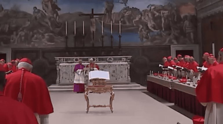 León XIV oficia su primera misa como Papa en la Capilla Sixtina con los cardenales