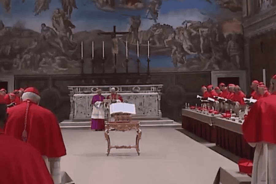 León XIV oficia su primera misa como Papa en la Capilla Sixtina con los cardenales León XIV oficia su primera misa como Papa en la Capilla Sixtina con los cardenales