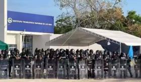 Desalojo en Balancán y casco cefálico en hospital de Macuspana, revira PRD a May en su contra informe