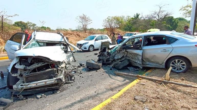 2 heridos y 3 vehículos chocados deja aparatoso accidente en la vía Periférico