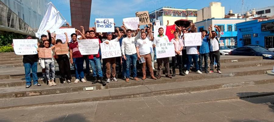Protestan en Villahermosa contra desalojo de universitarios del Tec de Balancán Protestan en Villahermosa contra desalojo de universitarios del Tec de Balancán