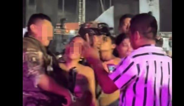 Besan a soldado en Feria de Cunduacán; lo graban y genera polémica Besan a soldado en Feria de Cunduacán; lo graban y genera polémica