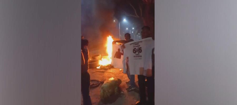 Con quema de camisetas de May y renuncia a Morena, cierra jornada de ayer en Balancán Con quema de camisetas de May y renuncia a Morena, cierra jornada de ayer en Balancán
