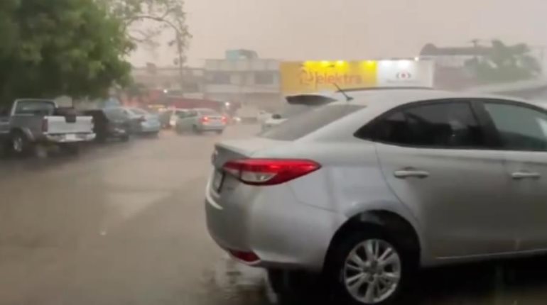 Celebración de las madres con lluvias fuertes en Tabasco por Frente Frío 42
