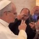 El papa Francisco y su relación con las sillas de ruedas